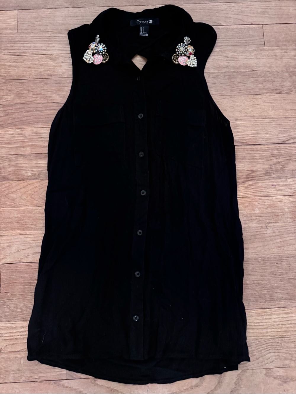 Forever 21 Black Embellished Collar Sleeveless Button Down Top - Size Small
 b21